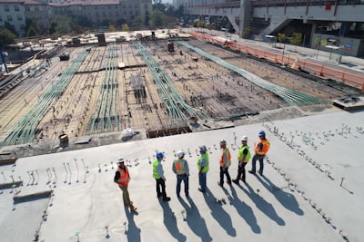 Obra con instalaciones en terreno